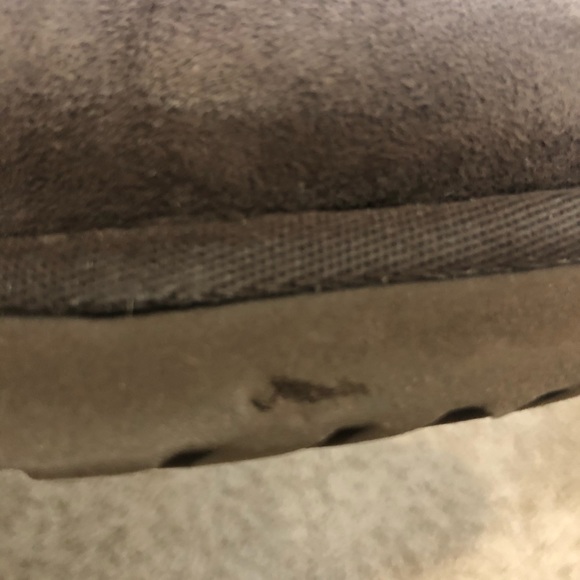 UGG Bailey button triplet, size 8. - Picture 6 of 7